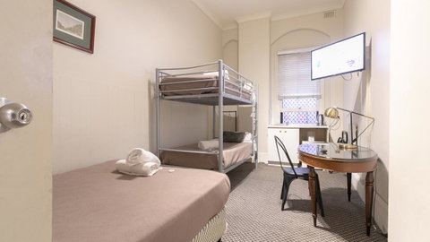 Woolbrokers Hotel - Airlie Beach Holiday 4
