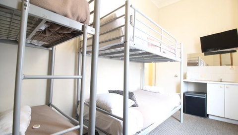 Woolbrokers Hotel - Airlie Beach Holiday 1
