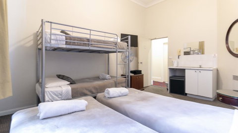 Woolbrokers Hotel - Airlie Beach Holiday 16