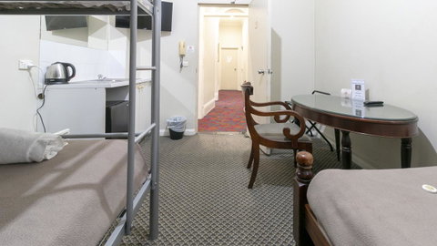 Woolbrokers Hotel - Airlie Beach Holiday 12