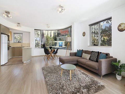 Lower Bridge And Sails - Executive 2BR Darlinghurst Apartment With Balcony And Rooftop Views - Airlie Beach Holiday 0