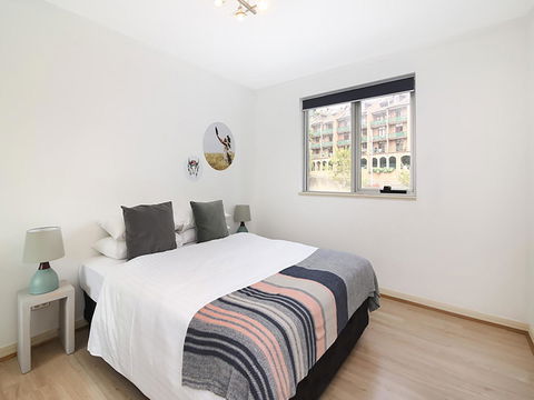 Lower Bridge And Sails - Executive 2BR Darlinghurst Apartment With Balcony And Rooftop Views - Airlie Beach Holiday 7