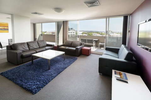 Honeysuckle Executive Apartments - Airlie Beach Holiday 40