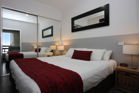Honeysuckle Executive Apartments - Airlie Beach Holiday 1