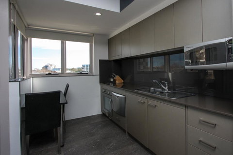 Honeysuckle Executive Apartments - Airlie Beach Holiday 21