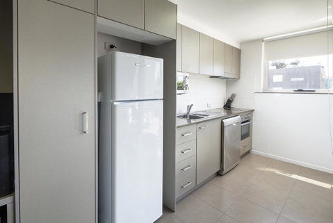 Honeysuckle Executive Apartments - Airlie Beach Holiday 5