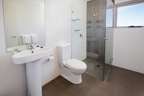 Honeysuckle Executive Apartments - Airlie Beach Holiday 26