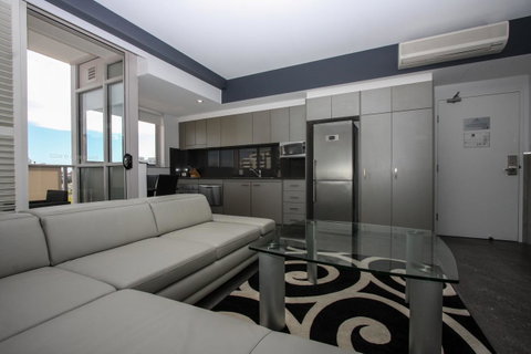 Honeysuckle Executive Apartments - Airlie Beach Holiday 19