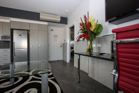 Honeysuckle Executive Apartments - Airlie Beach Holiday 15