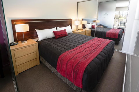 Honeysuckle Executive Apartments - Airlie Beach Holiday 27