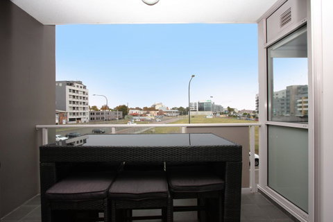 Honeysuckle Executive Apartments - Airlie Beach Holiday 3