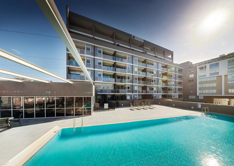 Honeysuckle Executive Apartments - Airlie Beach Holiday 7