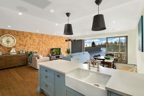 Belle Vue- Penthouse At Black Beach - Airlie Beach Holiday 4