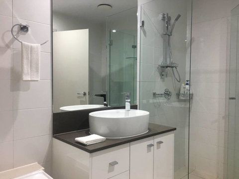 Specious Apartment With 2 Large Bedrooms - Airlie Beach Holiday 10