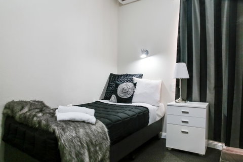 Airport Hotel Sydney - Airlie Beach Holiday 18