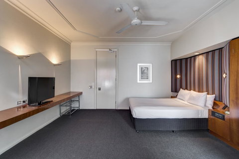 Regents Court Sydney - Airlie Beach Holiday 4