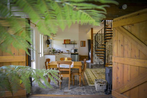 Arcadia - The Barn Cottage & Rosehill Cottage - Airlie Beach Holiday 9