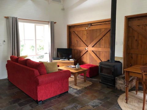 Arcadia - The Barn Cottage & Rosehill Cottage - Airlie Beach Holiday 10