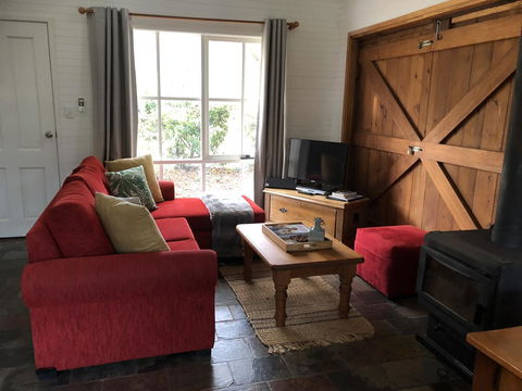 Arcadia - The Barn Cottage & Rosehill Cottage - Airlie Beach Holiday 8