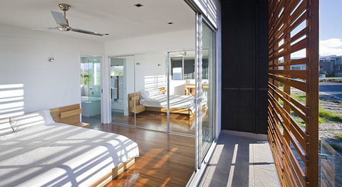 Casuarina Beachfront House - Hostie Properties - Airlie Beach Holiday 16