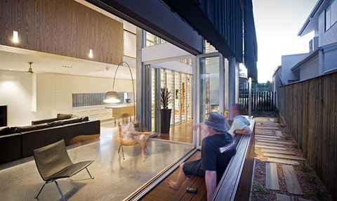Casuarina Beachfront House - Hostie Properties - Airlie Beach Holiday 7
