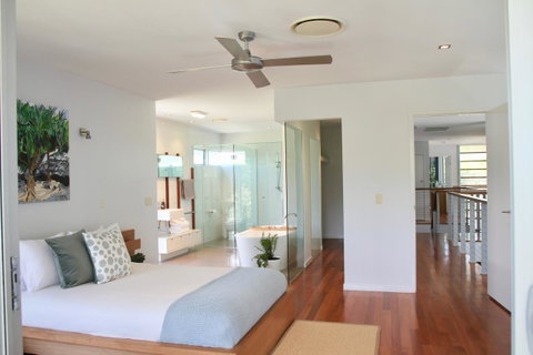 Casuarina Beachfront House - Hostie Properties - Airlie Beach Holiday 3