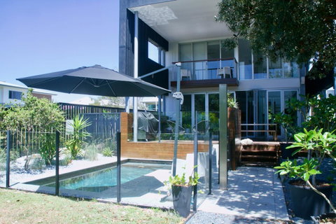 Casuarina Beachfront House - Hostie Properties - Airlie Beach Holiday 4