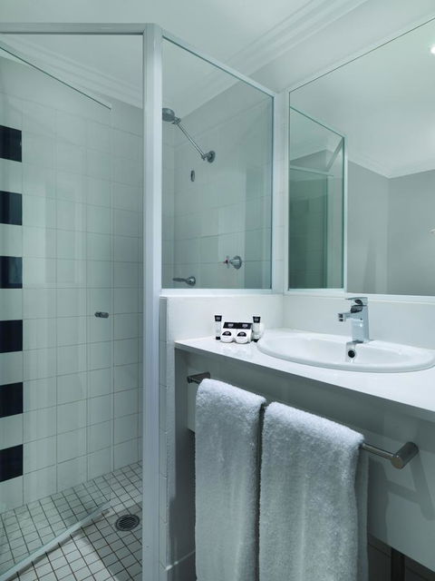 Ibis Styles Sydney Central - Airlie Beach Holiday 5
