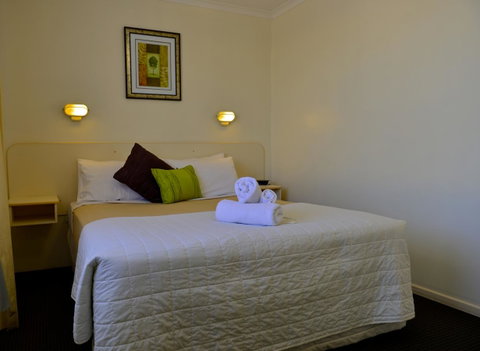 Beach House Holiday Apartments - Airlie Beach Holiday 5