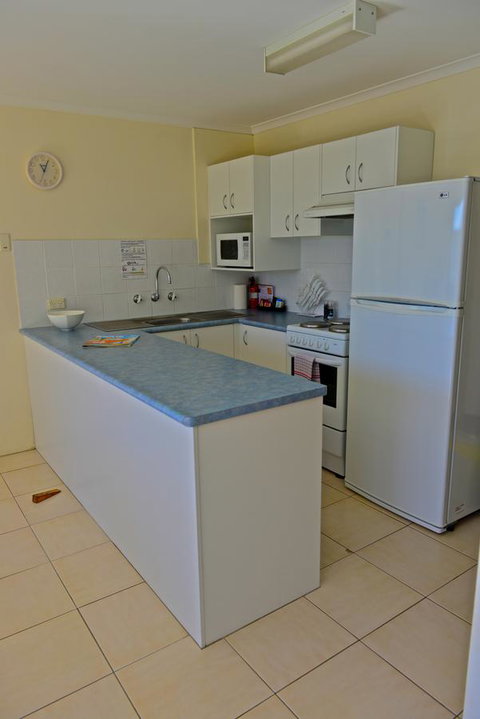 Beach House Holiday Apartments - Airlie Beach Holiday 12