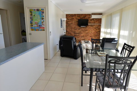 Beach House Holiday Apartments - Airlie Beach Holiday 8