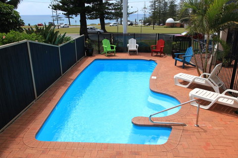 Beach House Holiday Apartments - Airlie Beach Holiday 4