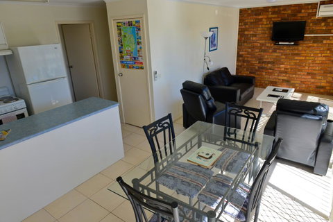 Beach House Holiday Apartments - Airlie Beach Holiday 10