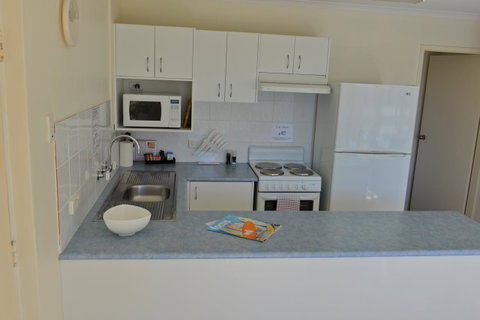 Beach House Holiday Apartments - Airlie Beach Holiday 6