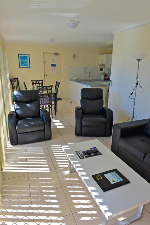 Beach House Holiday Apartments - Airlie Beach Holiday 7