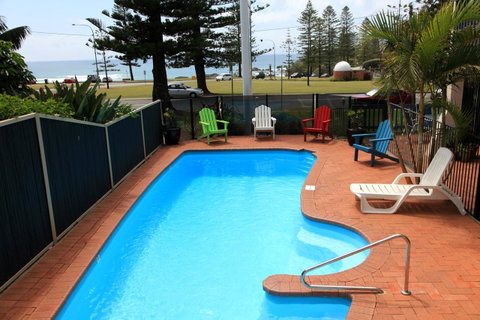 Beach House Holiday Apartments - Airlie Beach Holiday 2