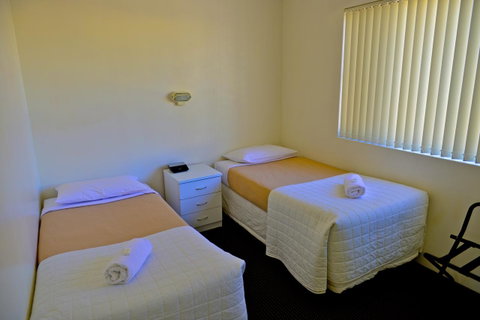 Beach House Holiday Apartments - Airlie Beach Holiday 9