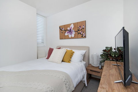 Arena Luxury Beachfront Apartment - Airlie Beach Holiday 24