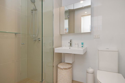 Arena Luxury Beachfront Apartment - Airlie Beach Holiday 42
