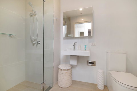 Arena Luxury Beachfront Apartment - Airlie Beach Holiday 25