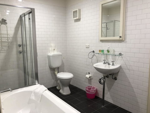 Sydney Harbour Bed And Breakfast - Airlie Beach Holiday 30