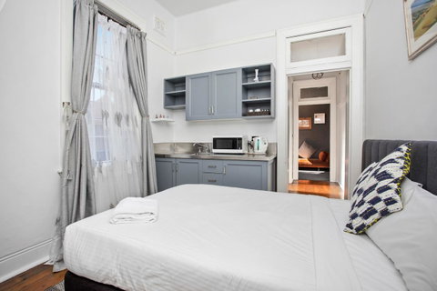 Sydney Harbour Bed And Breakfast - Airlie Beach Holiday 8