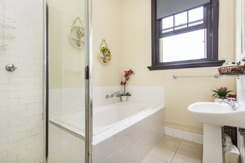 Sydney Harbour Bed And Breakfast - Airlie Beach Holiday 16