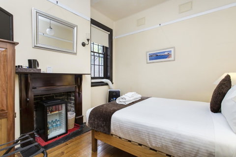 Sydney Harbour Bed And Breakfast - Airlie Beach Holiday 25