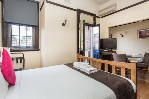 Sydney Harbour Bed And Breakfast - Airlie Beach Holiday 18