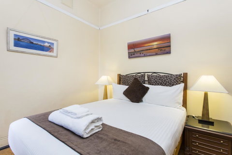 Sydney Harbour Bed And Breakfast - Airlie Beach Holiday 26
