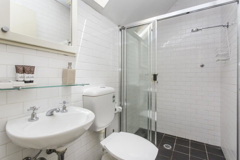 Sydney Harbour Bed And Breakfast - Airlie Beach Holiday 35