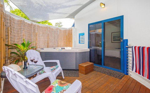 Coast Yamba - Adults Only - Airlie Beach Holiday 11