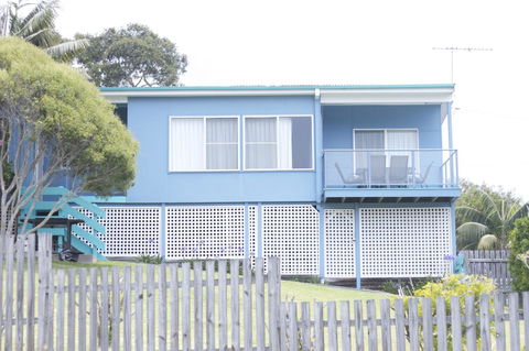 Clareview, 8 Korogora Street - Airlie Beach Holiday 4