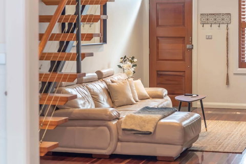 2 Bed House + Loft In Pyrmont - Airlie Beach Holiday 8